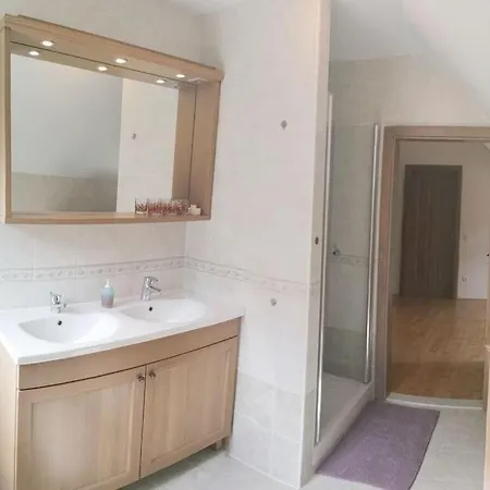 Lovely Mountain House With Heated Pool Vikendica