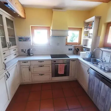 Vikendica Lovely Mountain House With Heated Pool