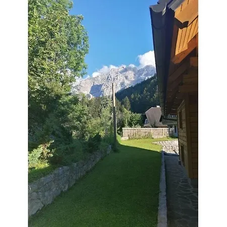 Lovely Mountain House With Heated Pool Vikendica