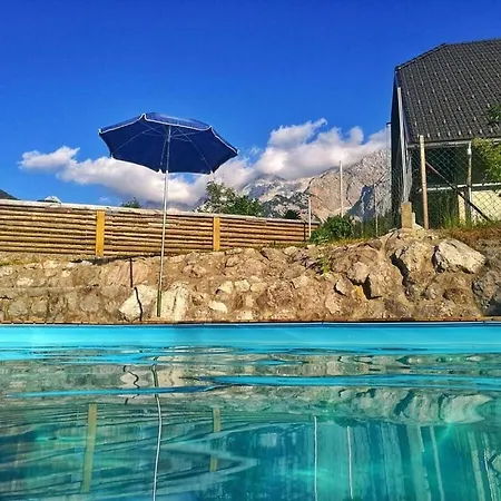 Vikendica Lovely Mountain House With Heated Pool